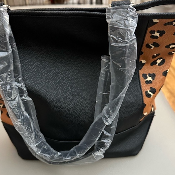 Brand New Thirty- One Black Animal Print Pebble Tote - Picture 3 of 9